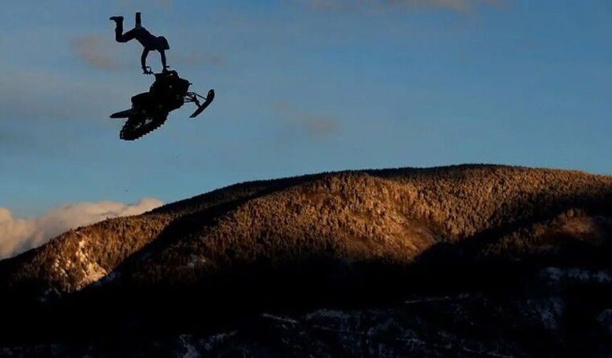 Gökyüzünde Ters Dönen Cesaret Anı