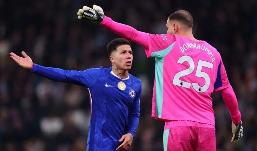 Sahanın Ortasında Yükselen İtiraz