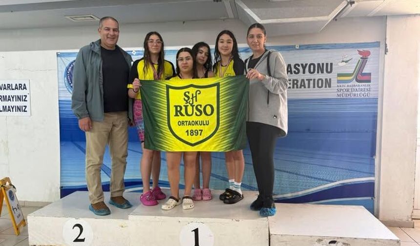 Yüzmede şampiyon Şht. Hüseyin Ruso