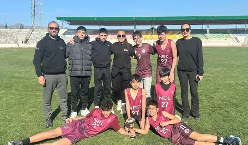 Yakın Doğu Koleji’nden atletizmde başarı