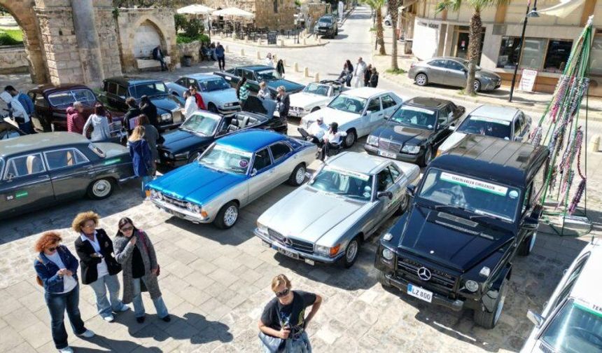 Klasik otomobiller 5 Nisan’da Mağusa yolunda
