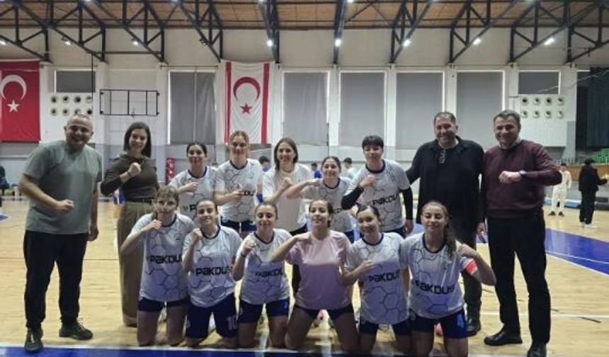 Atatürk Meslek Lisesi Kız Futsal Takımı şampiyon!