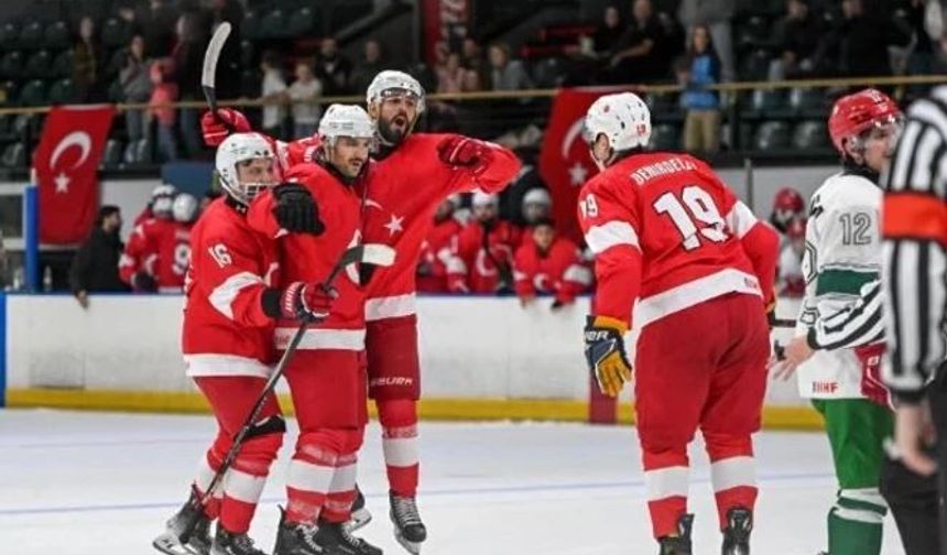 Türkiye buz hokeyinde grubu zirvede bitirdi