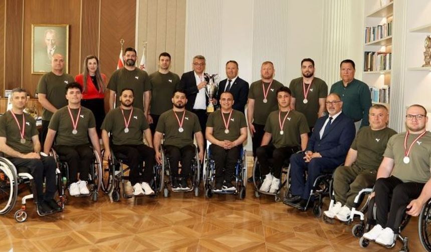 Erhürman’dan Süper Lig’e yükselen Vakıflar’a tebrik