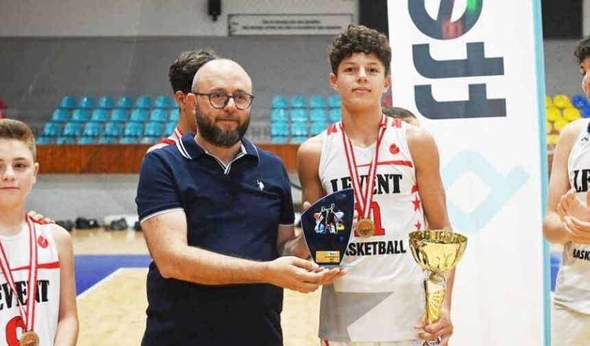 Karan Remzi’den 44 sayılık şov! Maça damga vurdu