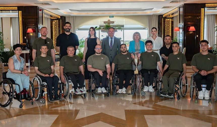 Merit’ten Vakıflar takımına anlamlı destek