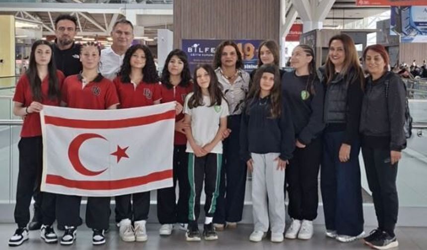 Yıldız Kız Güreşçiler Yarı Finalde!
