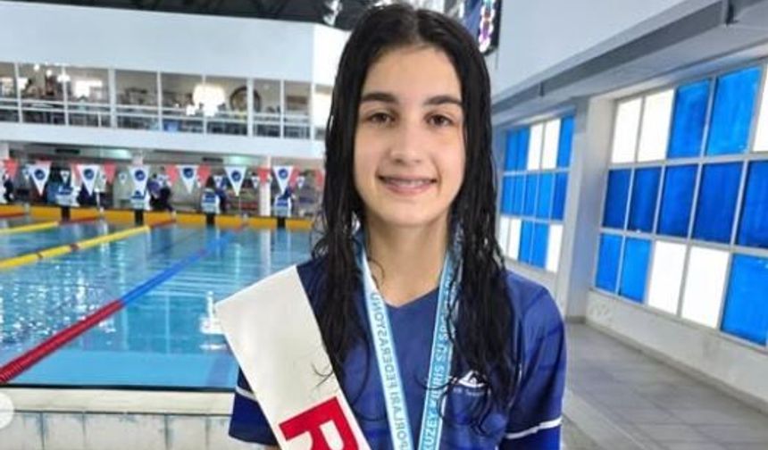 Deren Halil 400 metre karışıkta rekor kırdı!
