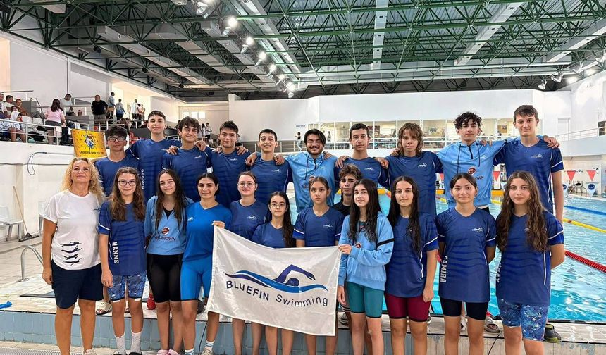 Bluefin'in genç yüzücülerinden Türkiye'de büyük başarı