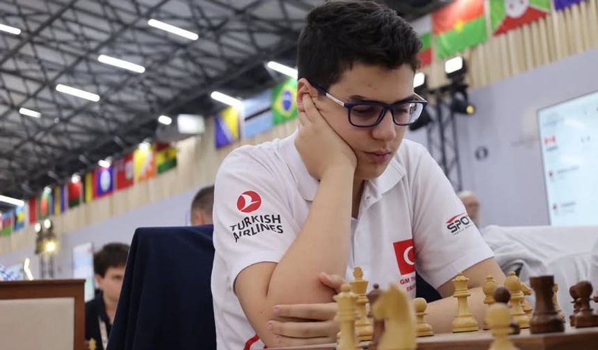 Milli satranççı Yağız Kaan Erdoğmuş'a FIDE'den büyük ödül