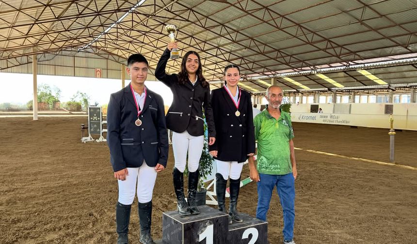Rüzgar Atlı Spor Kulübü sezona derecelerle başladı