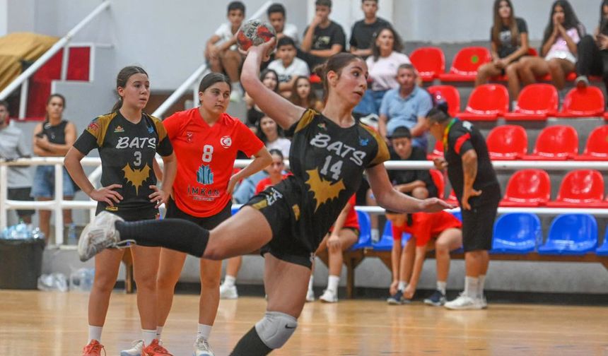 U-16 Kızlar Ligi'nde Esentepe fırtınası esti!