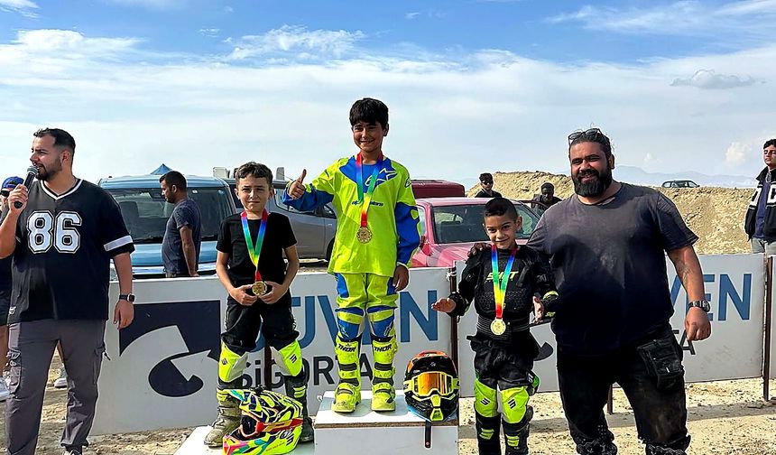 Dilekkaya motocross yarışında Yılmaz Küçükoğlu zirveye çıktı
