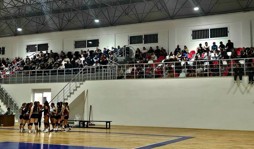 Prof. Dr. Turan Erdoğan Spor Salonu ilk maçına ev sahipliği yaptı