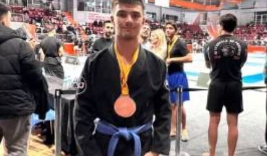 Deniz Turan’dan çifte madalya