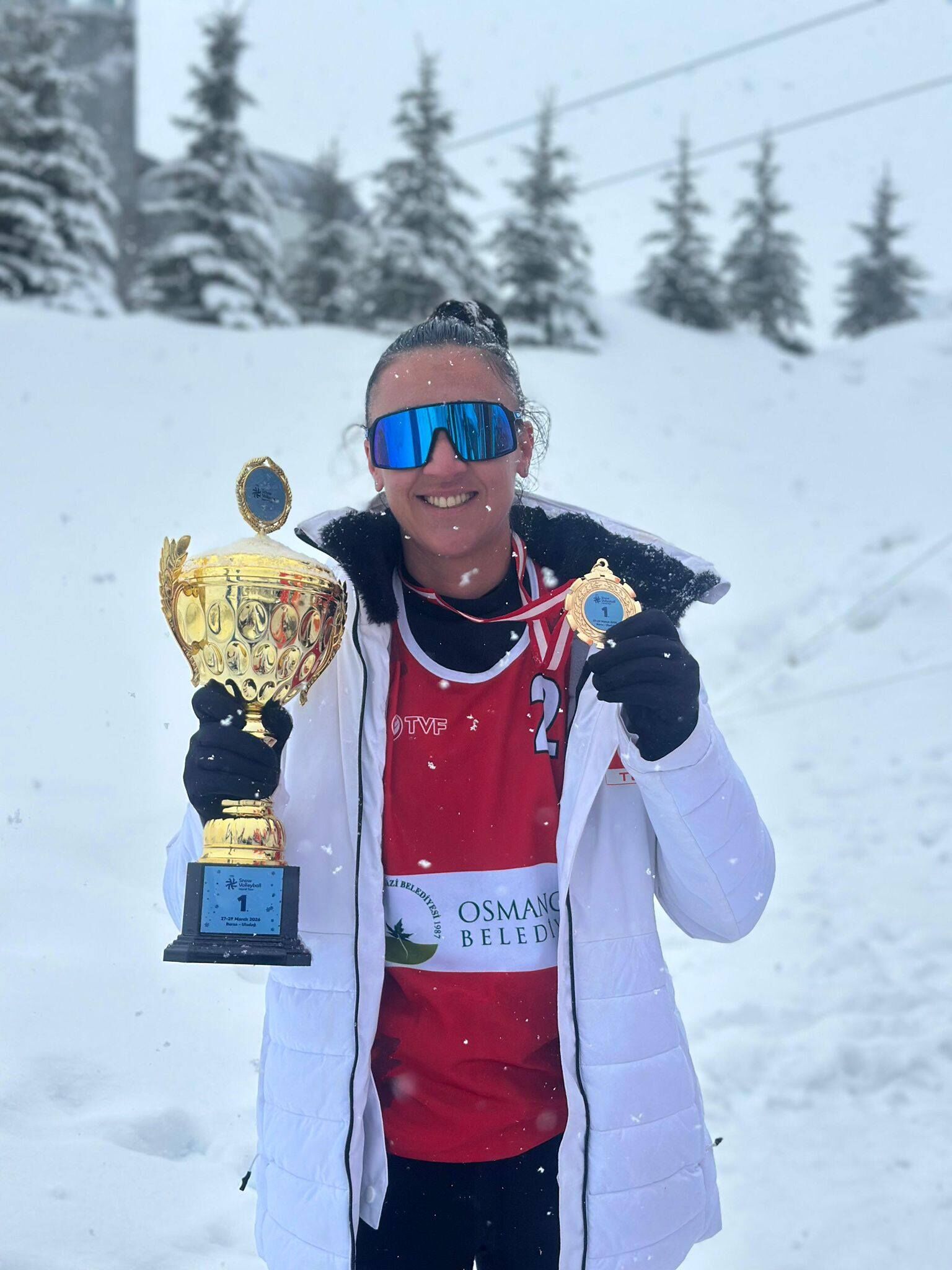 Merve Çelebi’den Kar Voleybolu