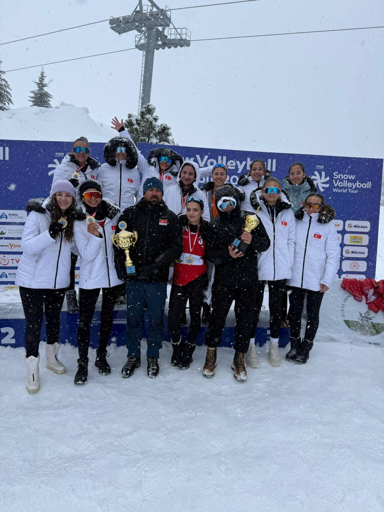 Merve Çelebi’den Kar Voleybolu’nda Bir Şampiyonluk
