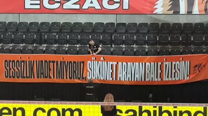 Ebrar Karakurt Pankartı