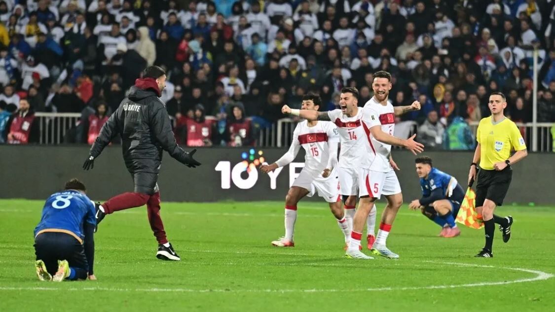 Kosova'da Ay Yıldızlı Coşku 1