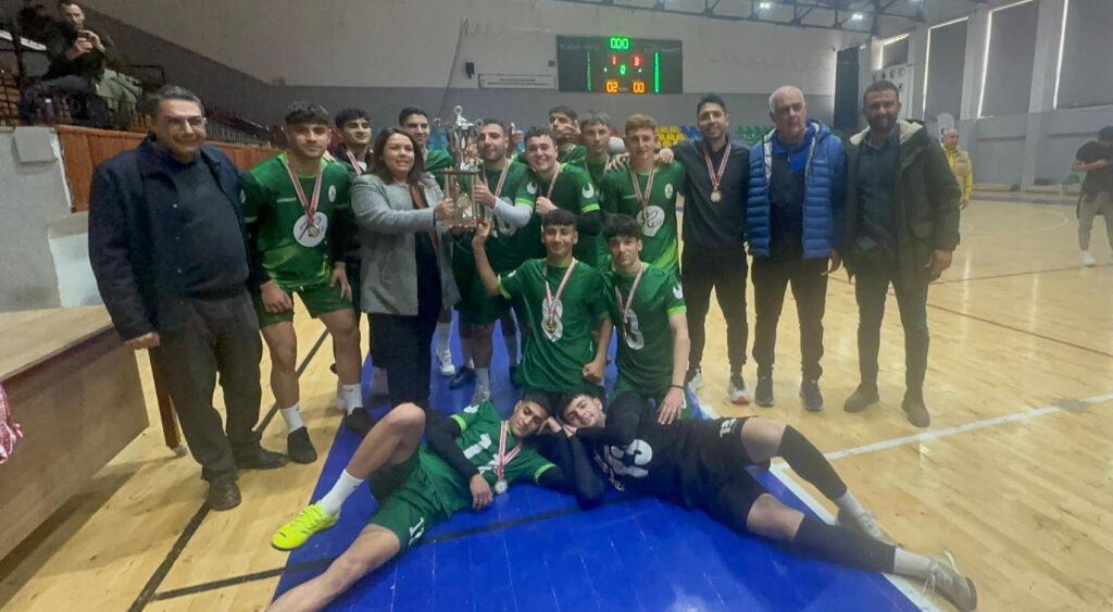 Sedat Simavi Em Lisesi Futsal Takımı Şampiyon Oldu