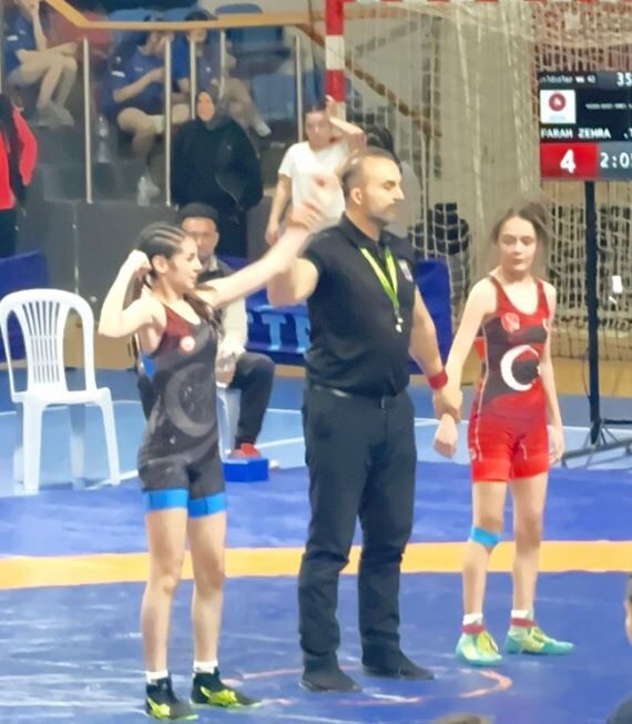 Yıldız Kız Güreşçiler Yarı Finalde 3