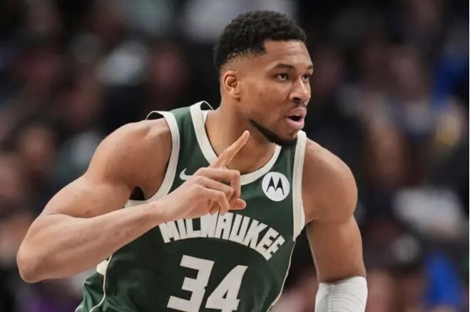 Giannis Antetokounmpo 3
