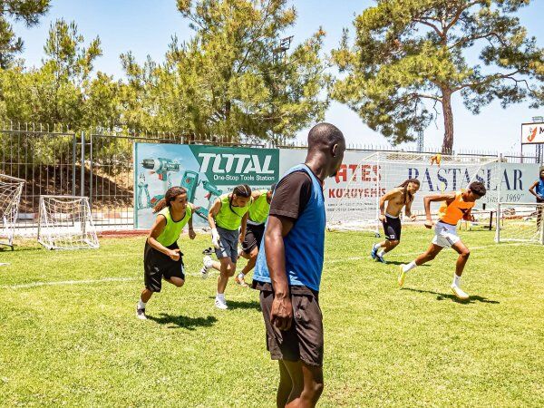 İngiliz Futbolcular Yeni Sezona Kktc’de Hazırlandı 2