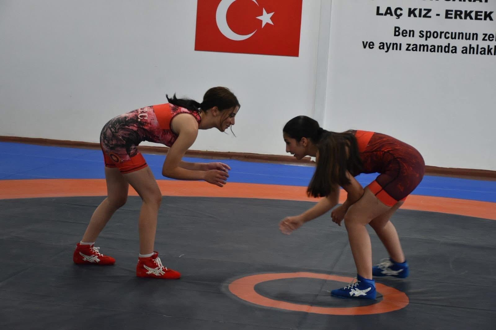Laç Güreş Salonu Düzenlenen Törenle Açıldı 2