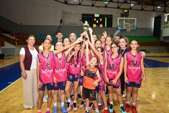 Levent Spor U12 Kızlar Ligi'nde Şampiyonluğa Ulaştı 2