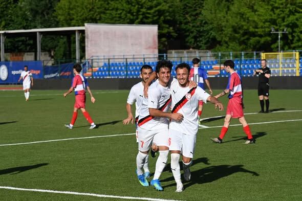 Millilerden Conifa’da Gövde Gösterisi
