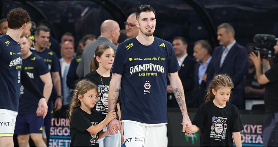 Nando De Colo Kariyerini Şampiyonlukla Noktaladı!2