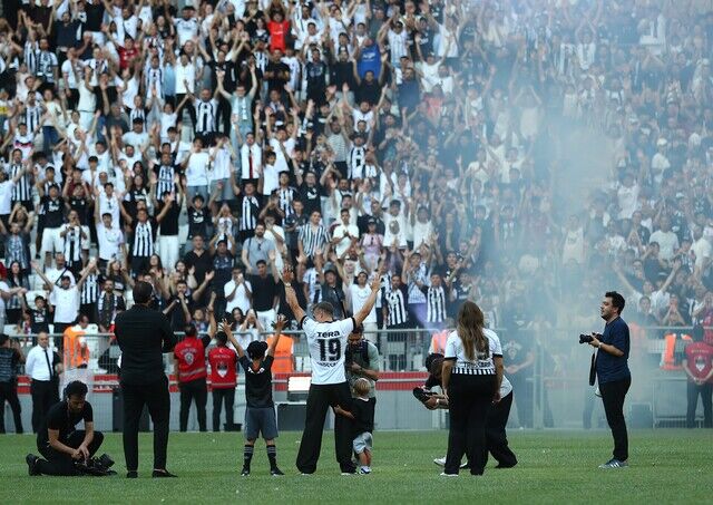 Beşiktaş'ın Yeni Yıldızı Trossard Taraftarla Buluştu 4