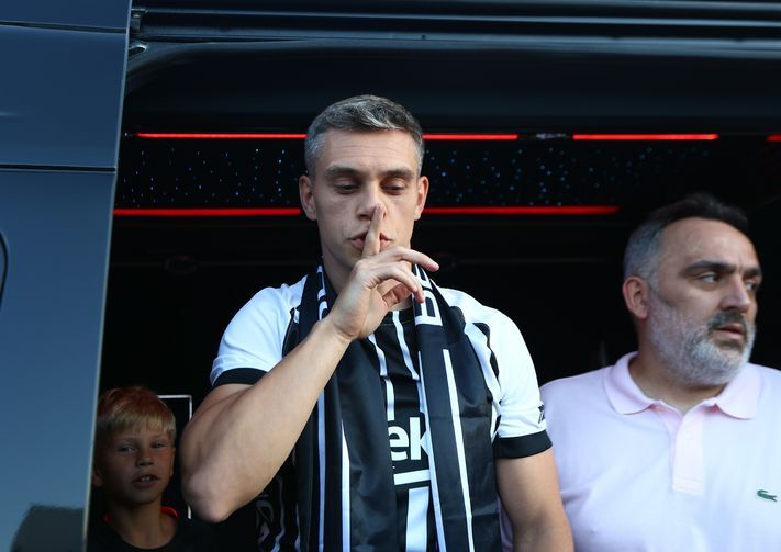 Beşiktaş'ın Yıldızı Trossard İstanbul'a Ayak Bastı