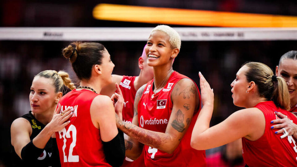 Filenin Sultanları Vnl'e Polonya Galibiyetiyle Başladı