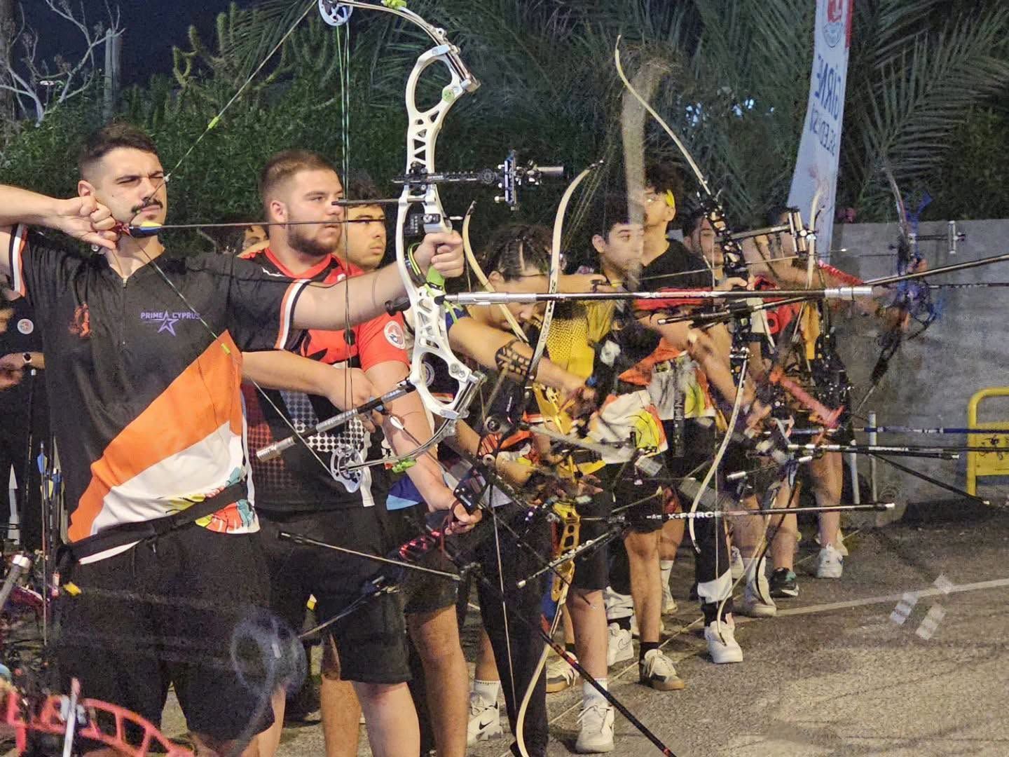 Okçular Antis Plajı'nda hedefi vurdu
