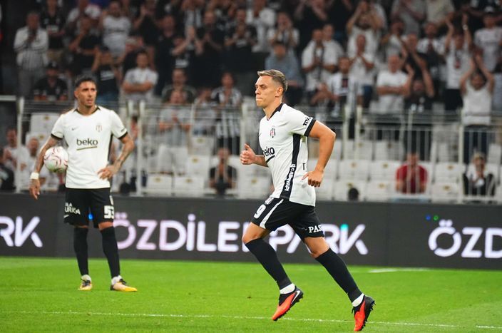 Trossard Ilk Kez Forma Giydi