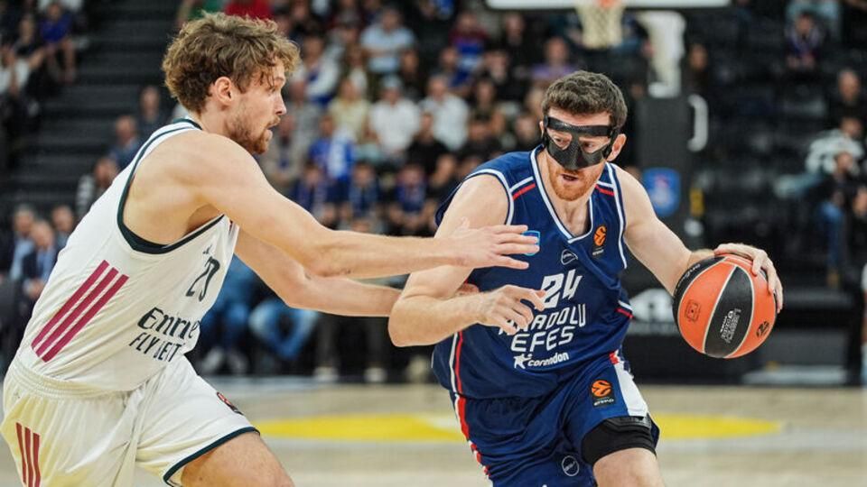 Anadolu Efes, Real Madrid'e Geçit Vermedi-1