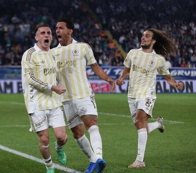Fenerbahçe, Şampiyonlar Ligi’nde Aston Villa Deplasmanına Çıkıyor