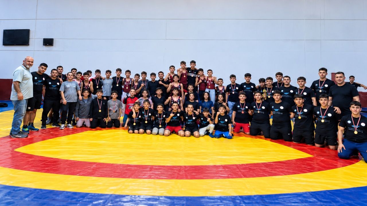 Lefkoşa'da güreş heyecanı! 6 kulüpten 70 sporcu mücadele etti