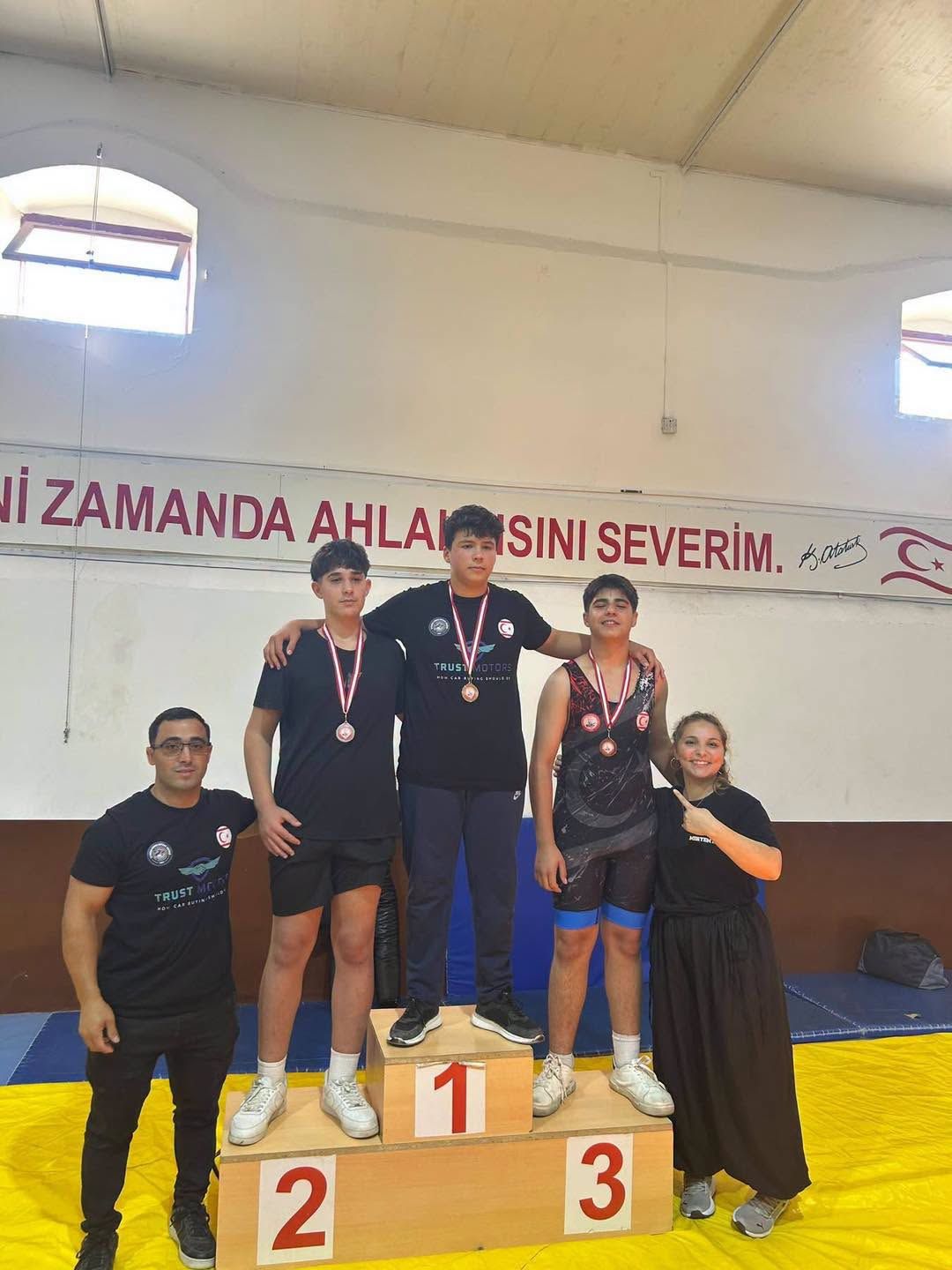 Lefkoşa'da Güreş Heyecanı