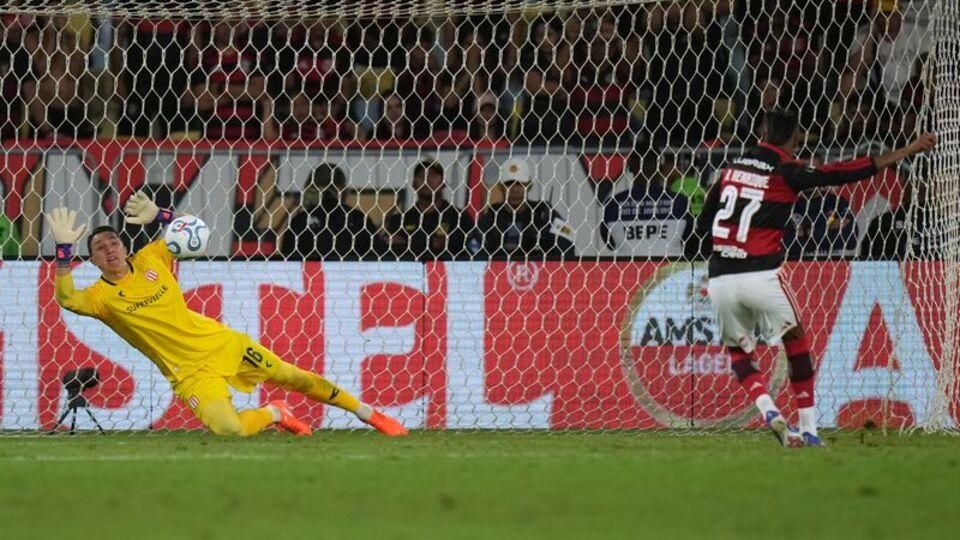 Muslera Üç Penaltı Kurtardı, Takımına Turu Getirdi!-1