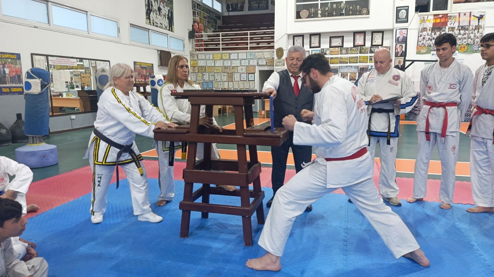 Taekwondo Ve Karate Sporcuları Cumhuriyet Için Yarıştı! 6