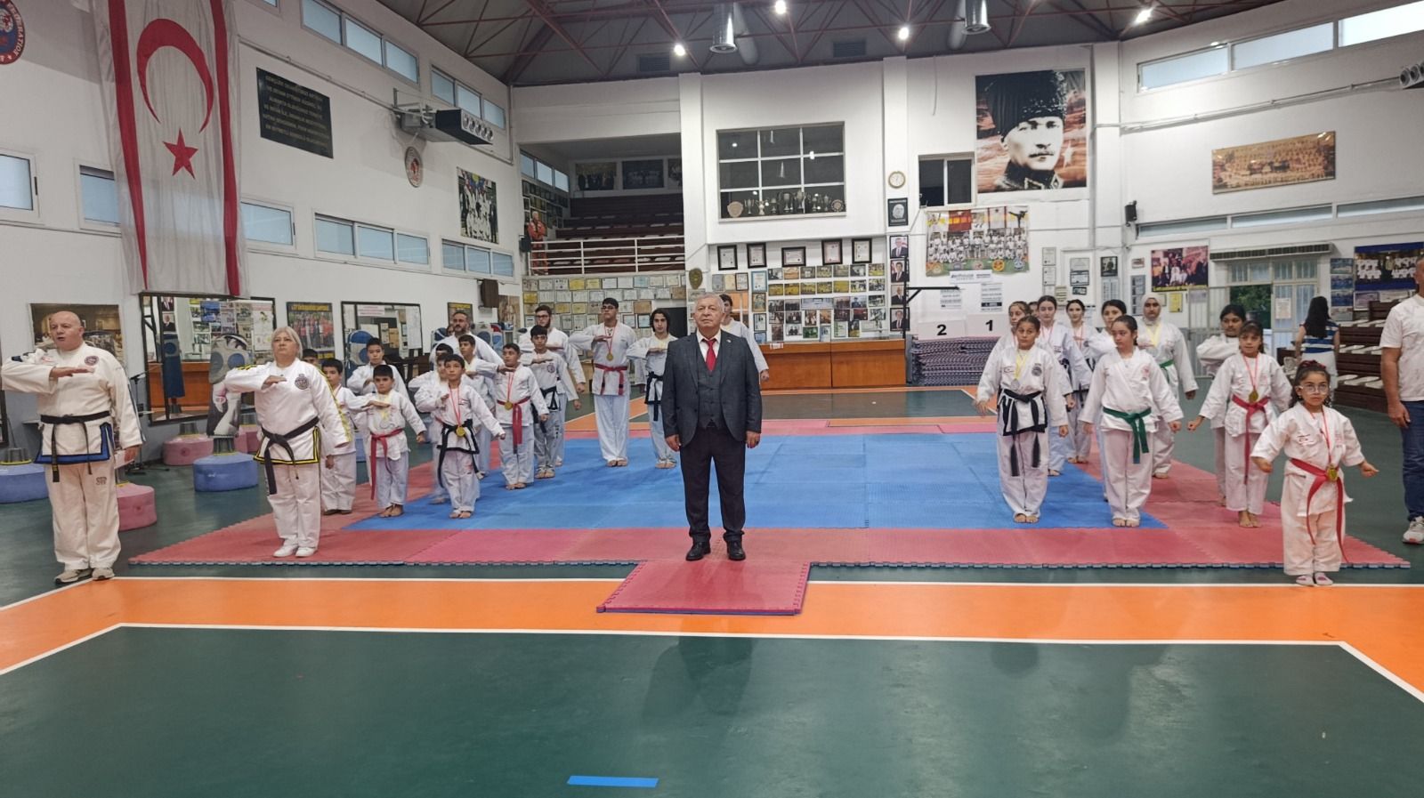 Taekwondo Ve Karate Sporcuları Cumhuriyet Için Yarıştı!